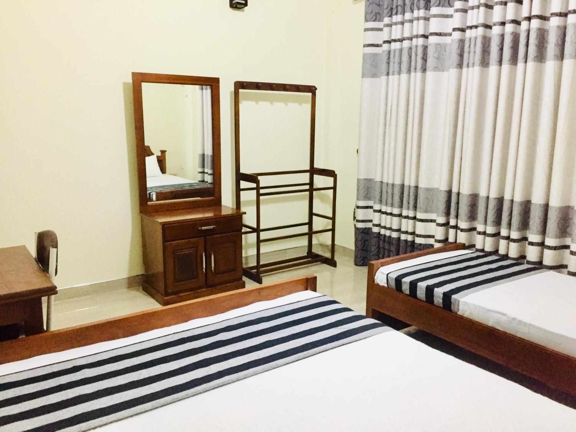 Sweet Home Tourist Rest, Cooking Classes & Tours Anuradhapura Exterior foto